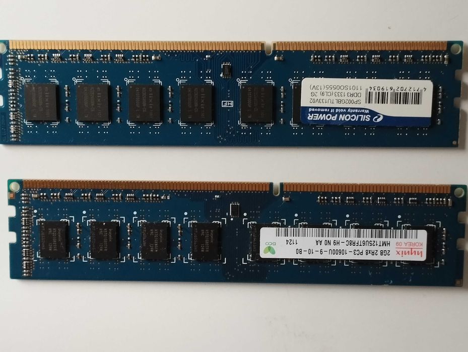 Память DDR 3 2 штуки по 2 Gb 1333 mgz цена за обе .