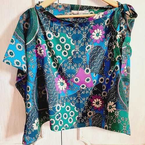 Blusa mangas esvoaçantes