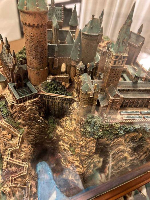 Harry Potter - Castelo de Hogwarts com DVD para colecionadores