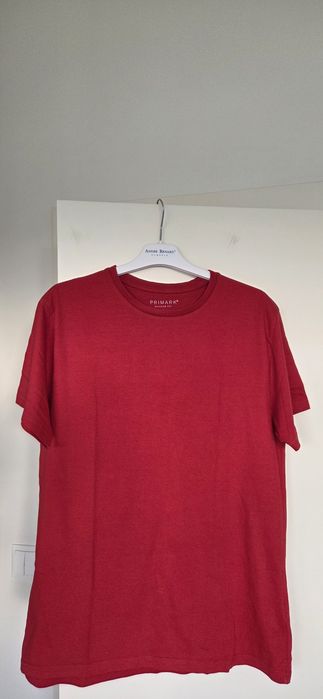 Primark, klasyczny czerwony t-shirt, z bawełny
