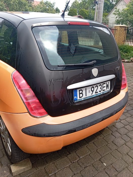 Samochód Lancia ypsylon