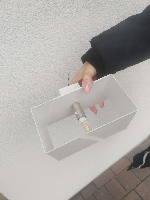 Lampa scienna uzywane