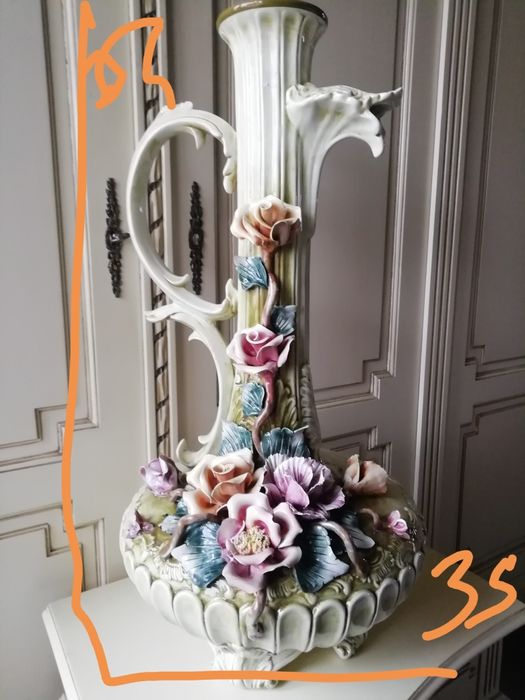 Dzban porcelanowy - sygnowany.