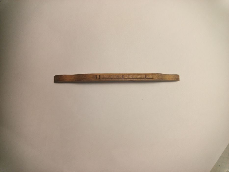 дерев'яна підставка для струнних балалайка домра