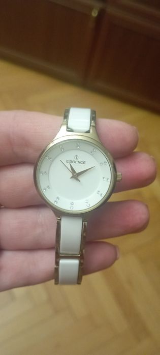 Женские наручные часы Essence ES6318FS.133