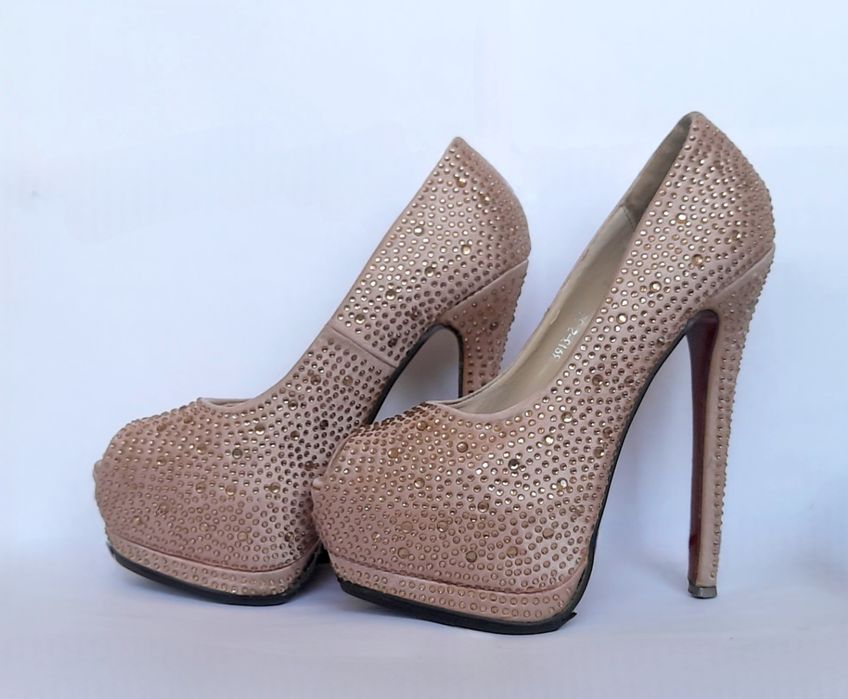 Стрипы, туфли на каблуках для pole dance