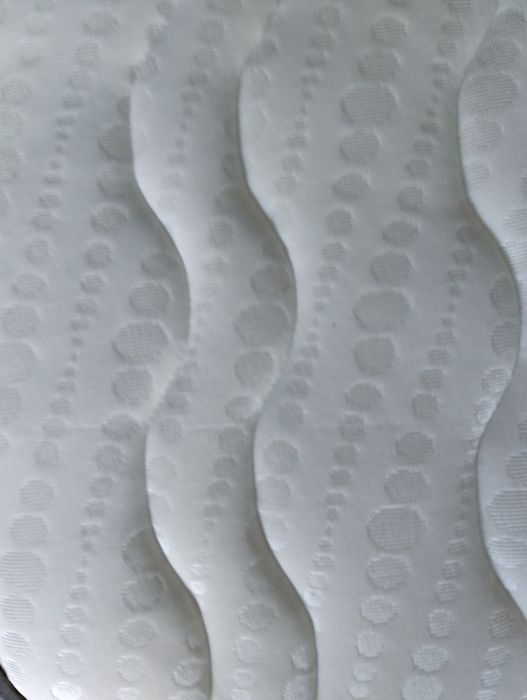 Cama para bebê nova