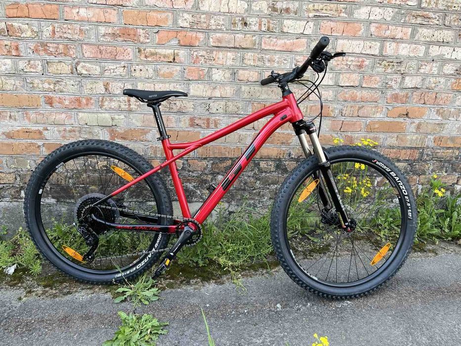 Велосипед GT  AVALANCHE elite 27,5/29 розміри в описі