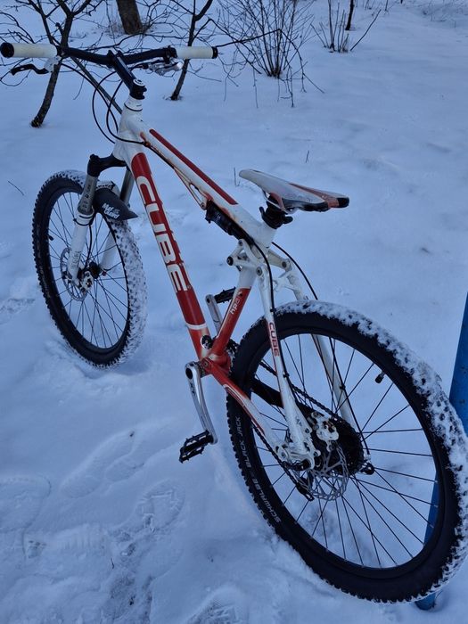 Велосипед Cube, вся навіска в описі