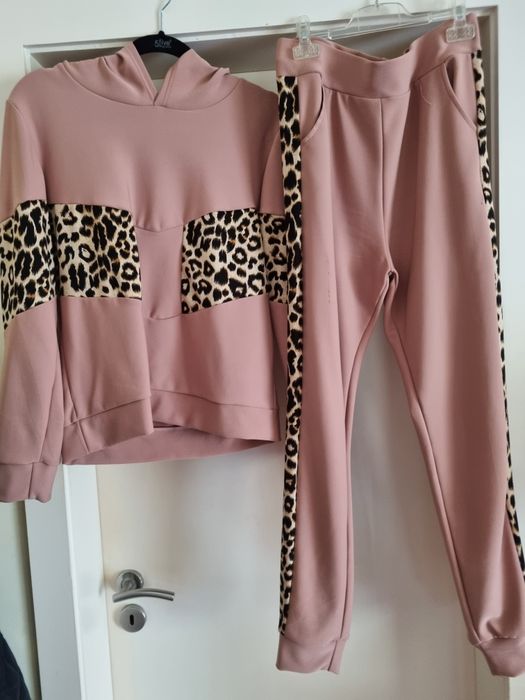 Fato de treino com capuz