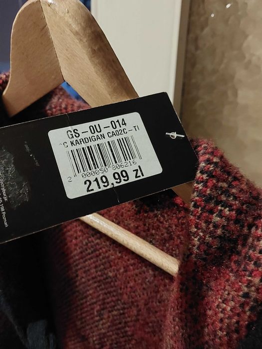 Sweter damski z kapturem