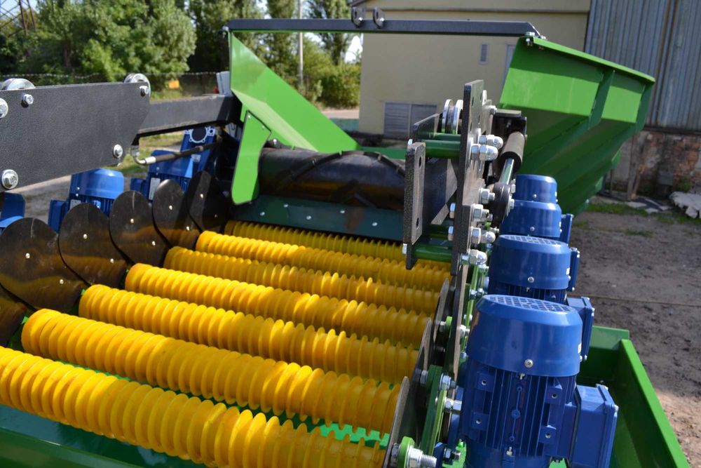 Прийомний бункер з сортувальним модулем для картоплі (7 роликів)