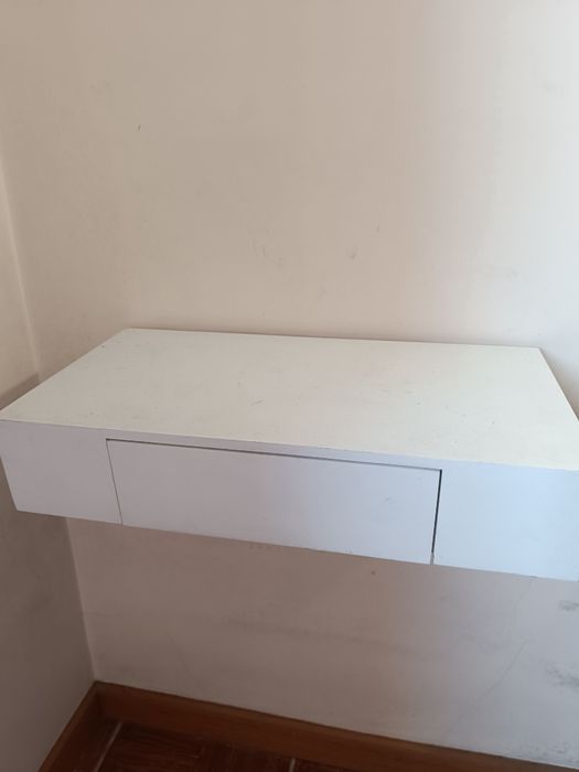 Mesa de cabeceira de parede