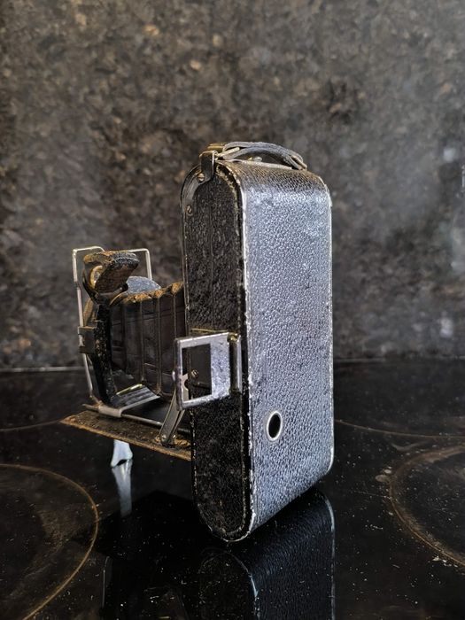 Máquina fotográfica antiga de fole