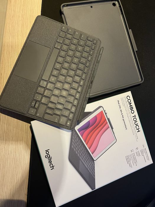 Logitech  Combo Touch iPad 7/8/9th gen. (klawiatura, apple, logi)