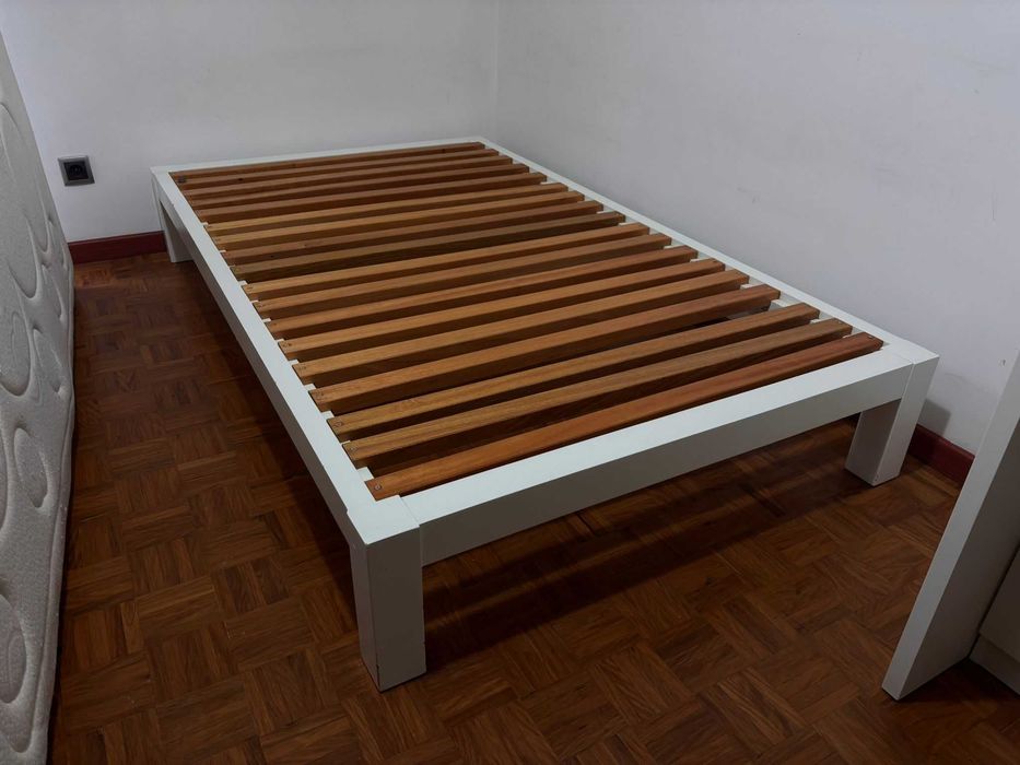 Cama em Madeira de Carpintaria