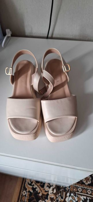 Босоніжки 37 розміру