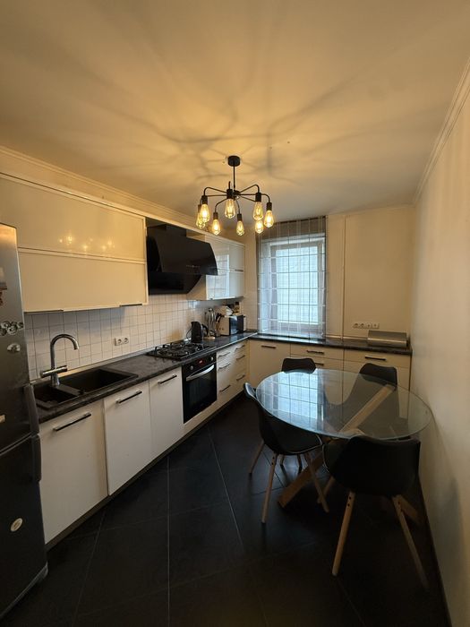 Продаж 3 кімнатної квартири | цегляний будинок | корбутівка