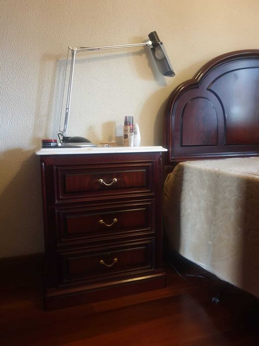 Mobília de Quarto como nova em MOGNO