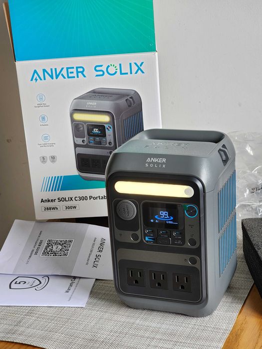 Anker SOLIX C300X 288Wh портативна зарядна станція  600W