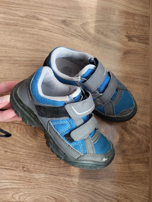 Кросівки фірмові