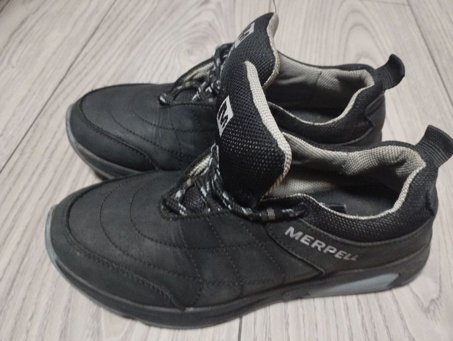 Продам кросівки 35 р