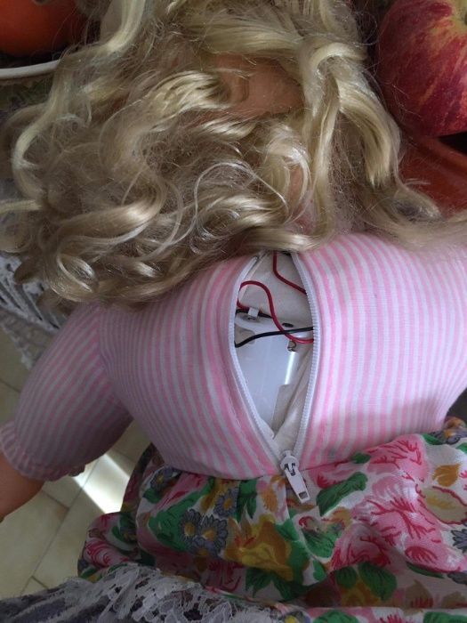 Boneca + 3 Roupas Bordadas