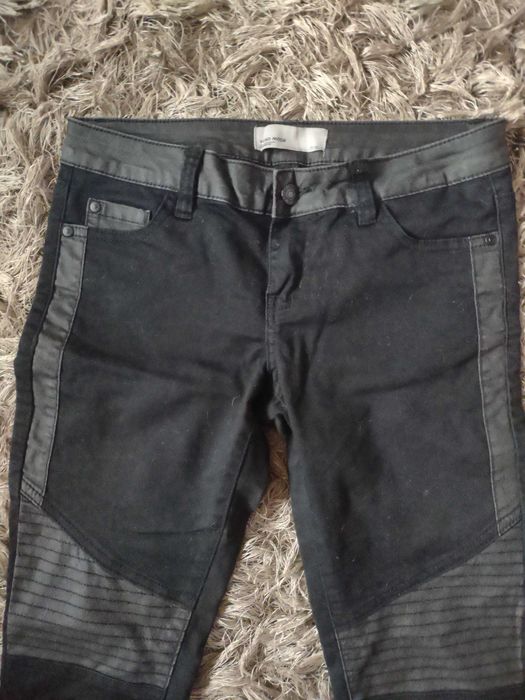 Spodnie  czarne   VERO  MODA   rozm.  27 /32