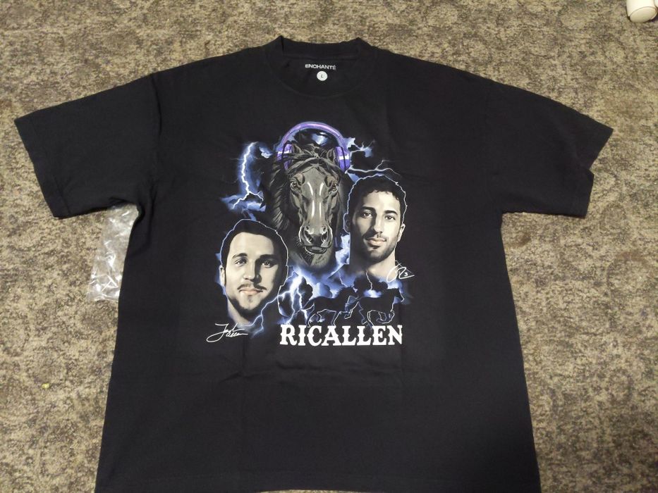 Фірмова футболка Enchanted Ricallen