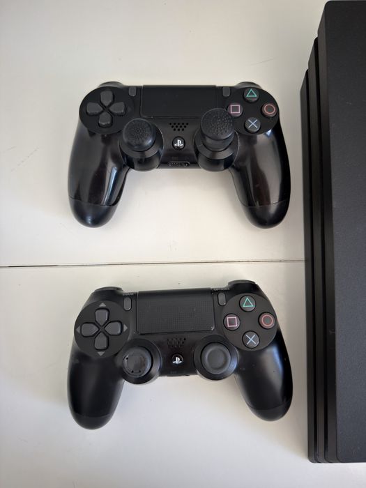 PS4 Pro 860GB + PS VR Original + 2 Comandos + 2 Jogos
