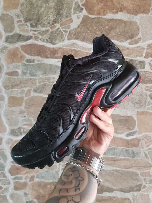 Nike Airmax Plus TN | Black University Red