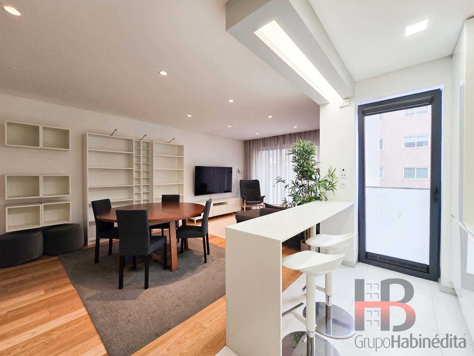 Apartamento T2+1, Garagem, Mobilado e Pronto a Habitar - Porto Centro