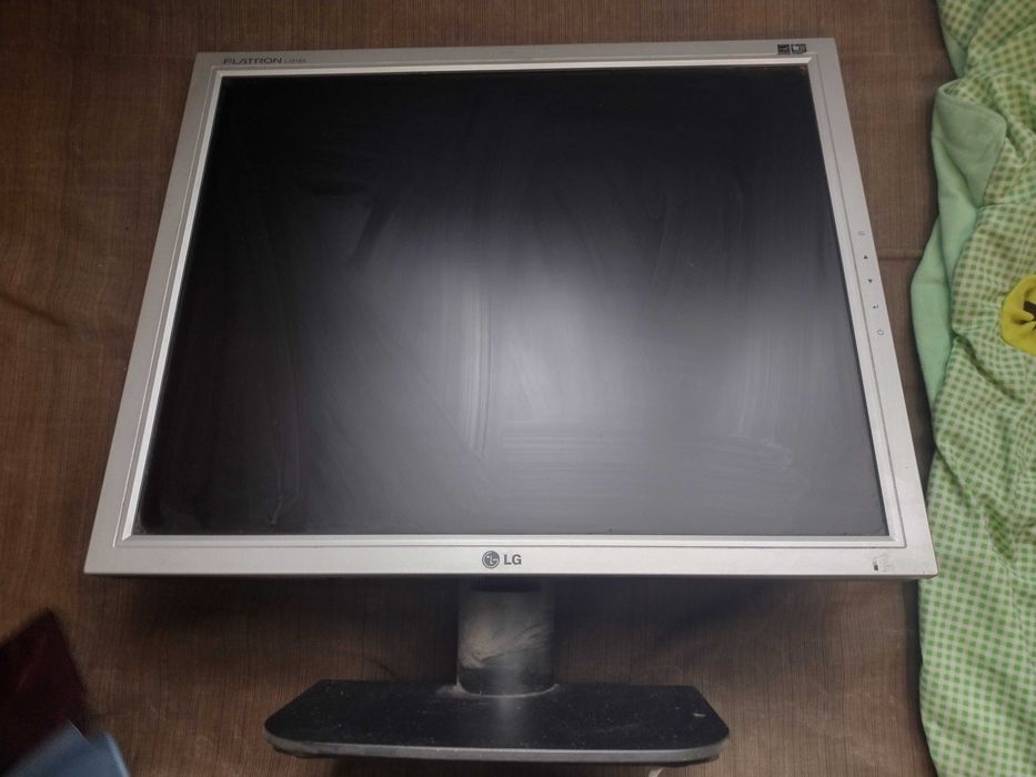 Monitory LG 19 i lenowo