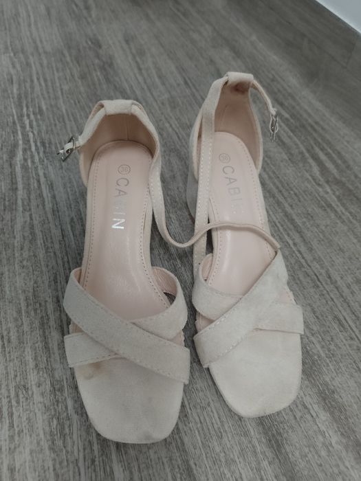 Sprzedam damskie buty rozmiar 36.