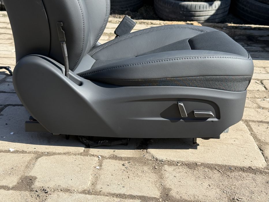 Tesla Model Y Juniper • салон