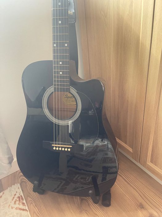 Viola acústica preta