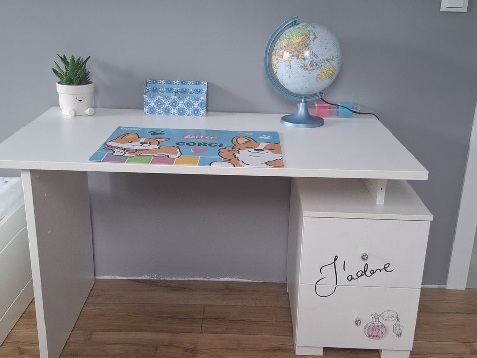 Komplet mebli firmy Meblik  do pokoju dla dziewczynki