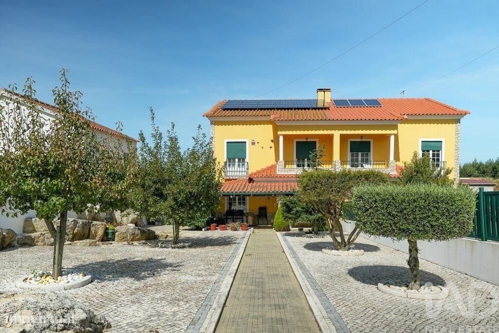 Moradia geminada T3 em Lamas e Cercal de 175,4 m2