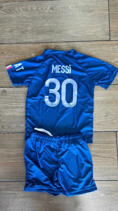 Camisolas e calção dos craques mundiais para criança