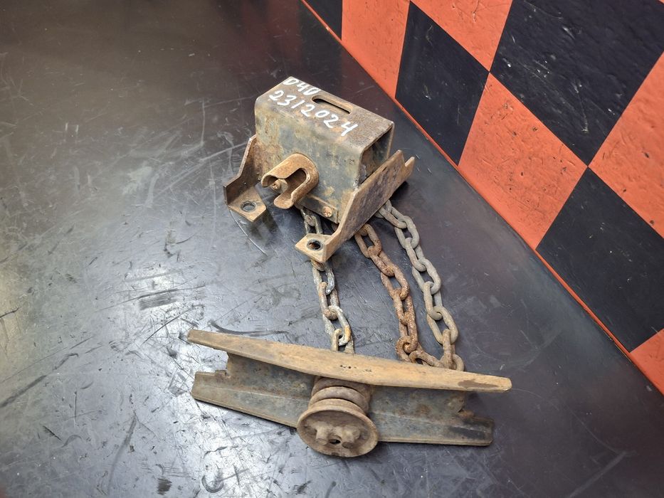 Suporte do pneu suplente TOYOTA Dyna Chassis (KD_, LY_, _Y2_, _U3_, _U