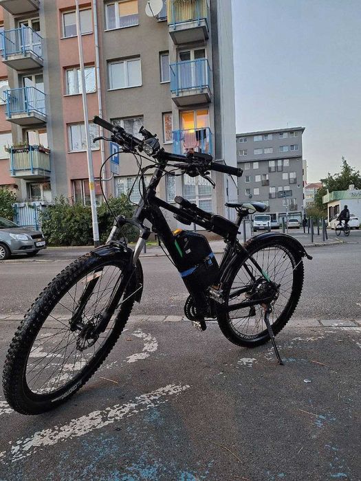 Wynajem rowerów elektrycznych Duży zasięg, szybkie ładowanie 5A