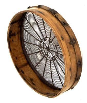 Joeiro ou crivo antigo