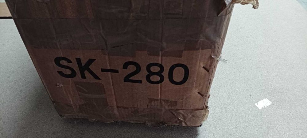 Maquina de tricô ainda embalada