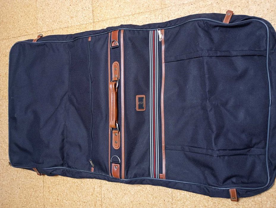 Porta fatos Pierre Dumont
