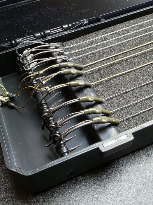 9 x przypony karpiowe #4 + piornik magnetyczny