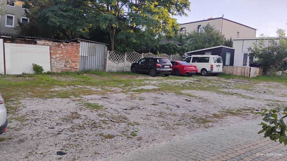 Plac z pawilonem na Komis-Wulkanizacja- wystawę inne propozy Rudzka 68