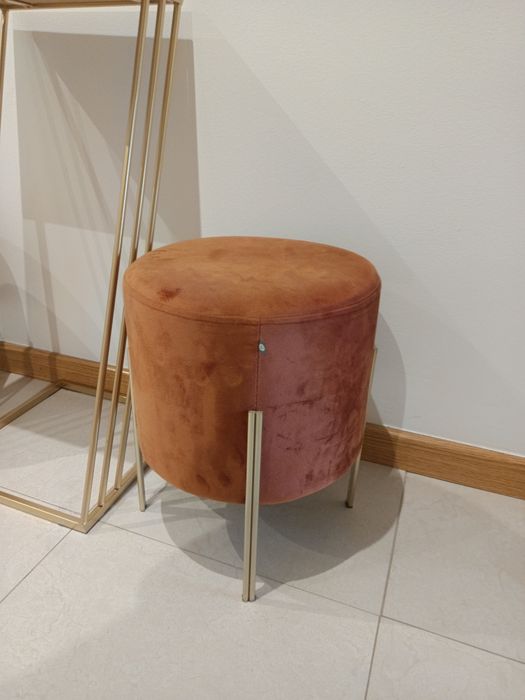 2 Tamboretes (puff)em veludo cor salmão