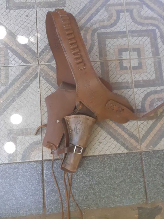 Cinto de cowboy com coldre duplo