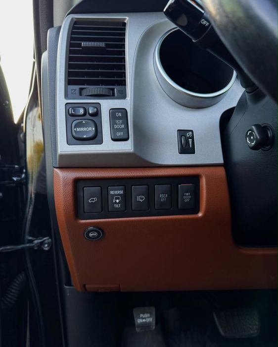 Продам Toyota Sequoia