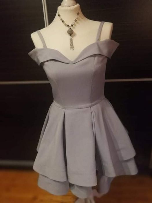 Przed kolano szara sukienka